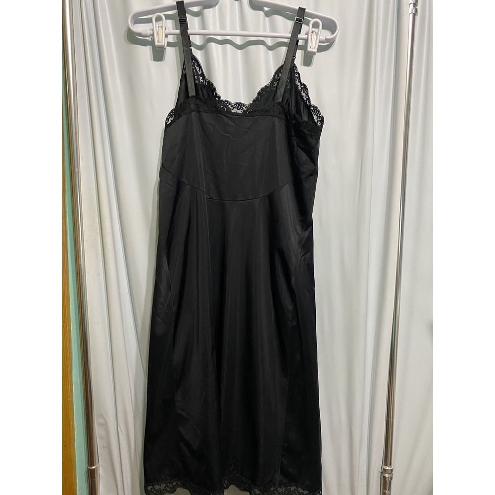 SEARS SIZE 38 TALL BLACK SLIP THAT DOESN'T SLIP